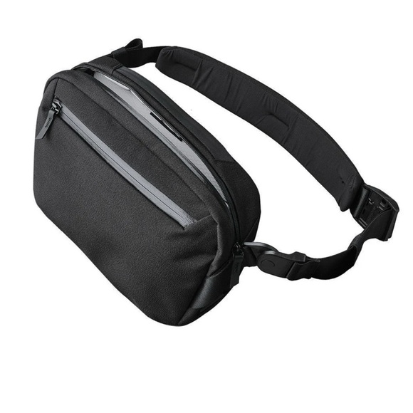 Sleek Black Men's Belt Bag - Picture 3 of 8